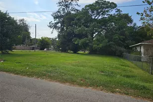 2420 Sycamore Ave, Bay City, TX 77414 - Photo 1