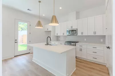 7703 Inwood Grove Lane, Houston, TX 77088 - Photo 17