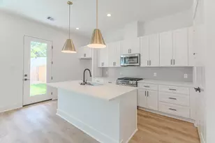 7703 Inwood Grv Ln, Houston, TX 77088 - Photo 17
