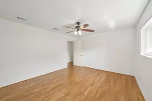 8415 Braesdale Ln, Houston, TX 77071 - Photo 25