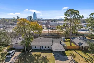 10151 Brinwood Dr, Houston, TX 77043 - Photo 25