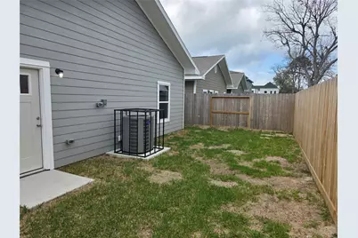 213 Dipping Stream Street, Houston, TX 77076 - Photo 9