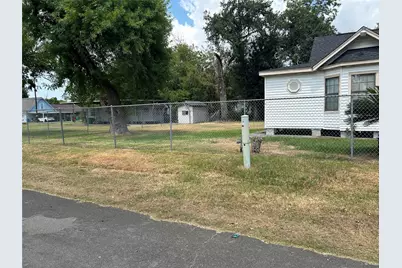 307 Hafer Street, Baytown, TX 77520 - Photo 11