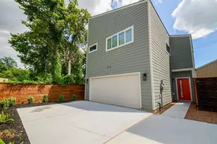 712 Hughes St, Houston, TX 77023 - Photo 1