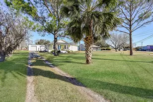 314 E Bayshore Dr, Palacios, TX 77465 - Photo 19