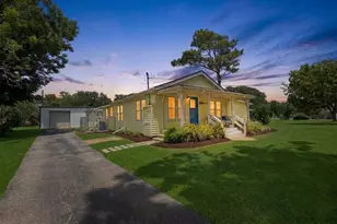 314 E Bayshore Dr, Palacios, TX 77465 - Photo 1