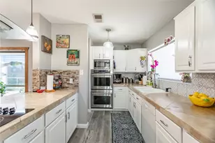 13802 Lynnwood Ln, Sugar Land, TX 77498 - Photo 9