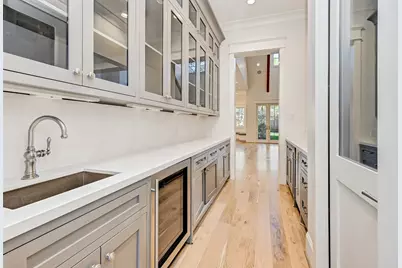 718 Magdalene Drive, Houston, TX 77024 - Photo 9