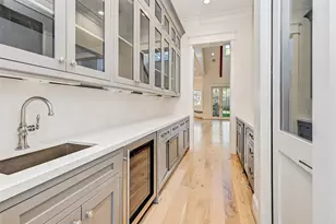 718 Magdalene Dr, Houston, TX 77024 - Photo 9