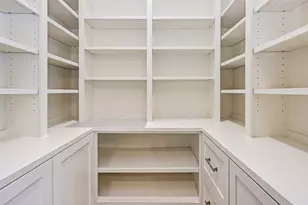 718 Magdalene Dr, Houston, TX 77024 - Photo 35