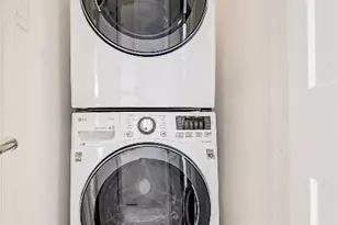 718 Magdalene Dr, Houston, TX 77024 - Photo 37