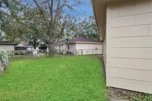 1000 S Shepherd Dr, Baytown, TX 77520 - Photo 13
