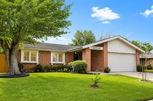 10530 Towne Square Rd, Sugar Land, TX 77498 - Photo 3