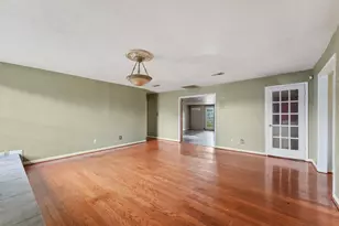 4704 Coachman Dr, Baytown, TX 77521 - Photo 9