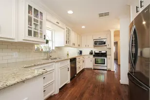 845 W 21st St, Houston, TX 77008 - Photo 9