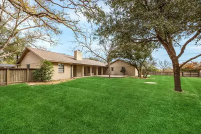 209 E Hacienda, Bellville, TX 77418 - Photo 5