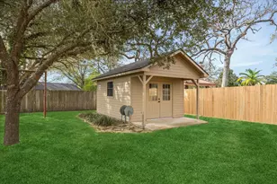 209 E Hacienda, Bellville, TX 77418 - Photo 19