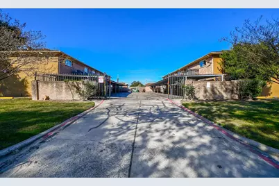 7906 Prestwood Drive #18, Houston, TX 77036 - Photo 9