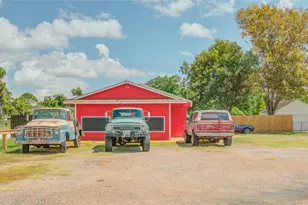 327 S Main St, Clute, TX 77531 - Photo 13