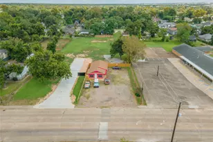 327 S Main St, Clute, TX 77531 - Photo 19