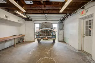 327 S Main St, Clute, TX 77531 - Photo 17