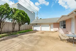 47 Adler Cir, Galveston, TX 77551 - Photo 5