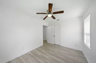 5330 Pershing St, Houston, TX 77033 - Photo 13