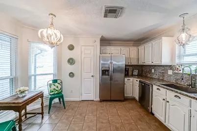 718 Regency Court, Friendswood, TX 77546 - Photo 7