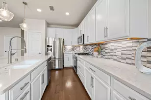 4022 Delta Rose St, Houston, TX 77018 - Photo 9