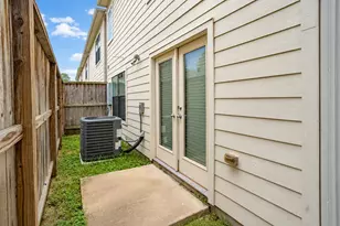 3645 Main Plaza Dr, Houston, TX 77025 - Photo 13