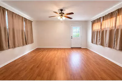 217 W Mulberry Avenue, Wharton, TX 77488 - Photo 5