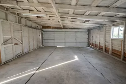 217 W Mulberry Avenue, Wharton, TX 77488 - Photo 9