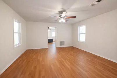 217 W Mulberry Avenue, Wharton, TX 77488 - Photo 3