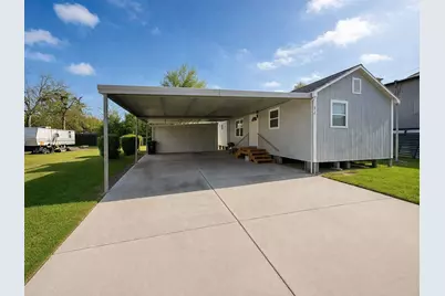 217 W Mulberry Avenue, Wharton, TX 77488 - Photo 1