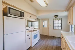 709 1/2 W 34th St, Houston, TX 77018 - Photo 13