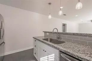 2401 Sycamore Ave, Huntsville, TX 77340 - Photo 9