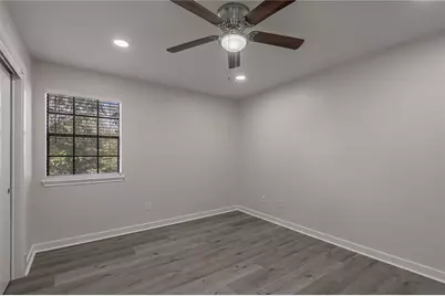 2401 Sycamore Avenue #E2, Huntsville, TX 77340 - Photo 11