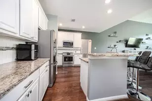 3403 E Cedar Hollow Dr, Pearland, TX 77584 - Photo 9