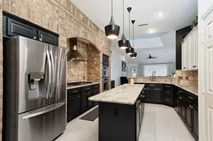 175 W Bristol Oak Cir, The Woodlands, TX 77382 - Photo 9