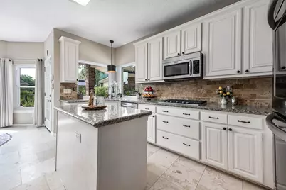 907 Middlecreek Street, Friendswood, TX 77546 - Photo 11