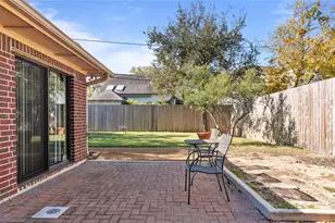 1017 Howard Ln, Bellaire, TX 77401 - Photo 21