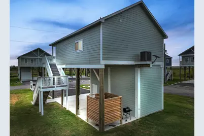 1048 Sunset Circle W, Crystal Beach, TX 77650 - Photo 7