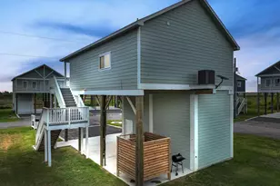 1048 Sunset Circle W, Crystal Beach, TX 77650 - Photo 7