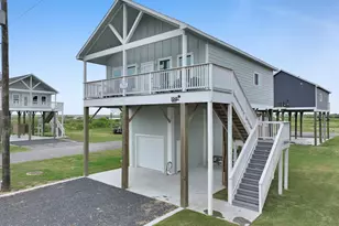 1048 Sunset Circle W, Crystal Beach, TX 77650 - Photo 1