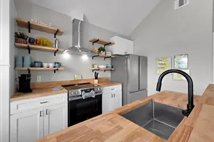 1048 Sunset Circle W, Crystal Beach, TX 77650 - Photo 21