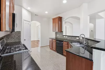8702 Challis Park Court, Houston, TX 77040 - Photo 9
