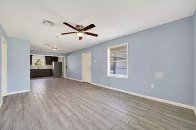 6022 Lyndhurst Drive, Houston, TX 77033 - Photo 15