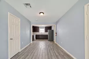 6022 Lyndhurst Dr, Houston, TX 77033 - Photo 5