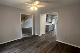 2015 Hamlin Valley Dr, Houston, TX 77090 - Photo 9