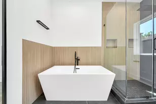 5030 Mallow St, Houston, TX 77033 - Photo 17